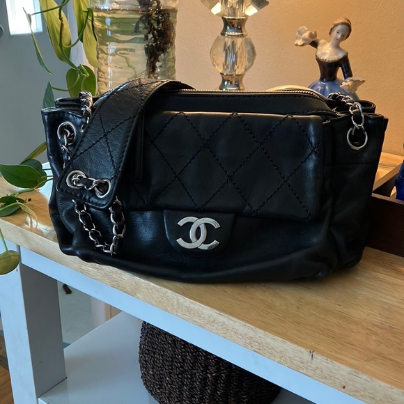 CHANEL Handbags - Authentic Chanel purse